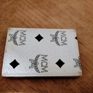 AUTHENTIC MCM  WHITE CREDIT CARD/ID WALLET/CASE